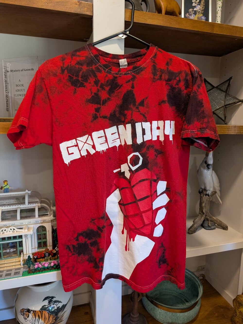 Green Day Band Red Tie Dye T-Shirt M&O Gold Tag Size Medium American Idiot